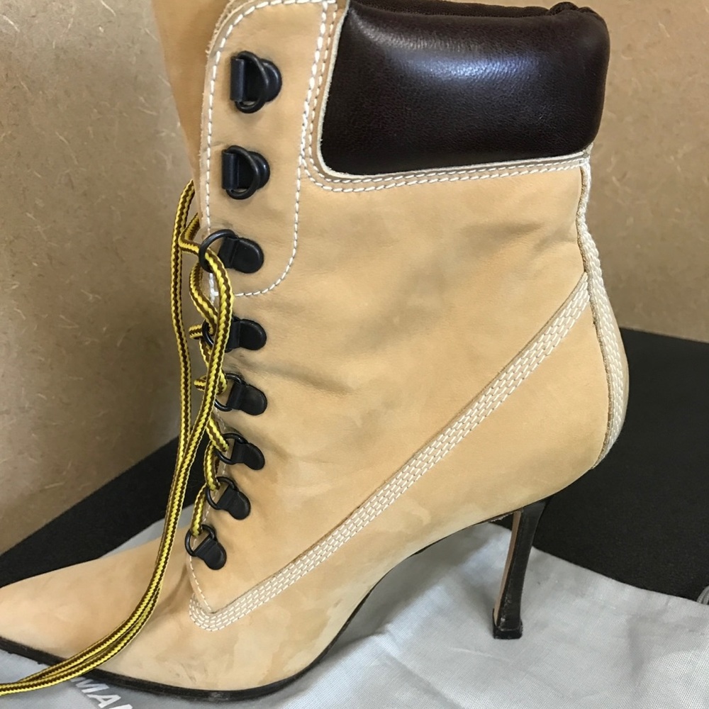 Manolo Blahnik Nude Nubuck Suede Oklamod Boots